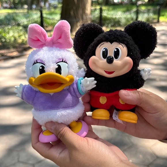 Mickey Family- Daisy and Mickey - Picture 1 of 1